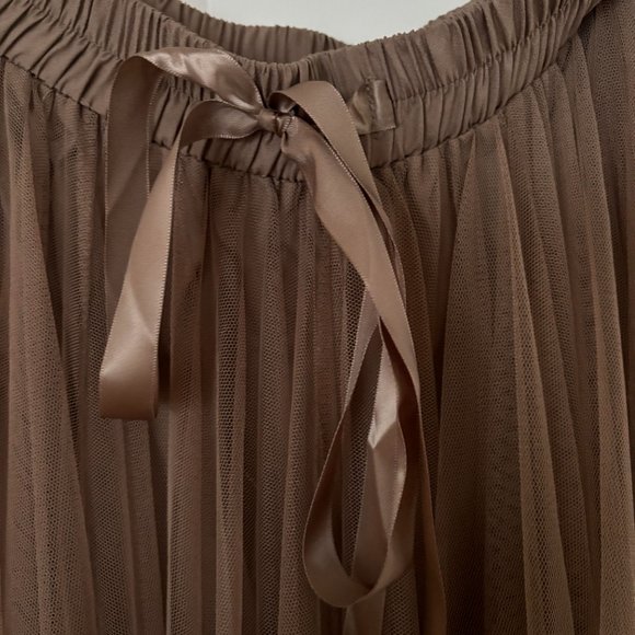 Dreamy chocolate midi length tulle skirt - Picture 5 of 7